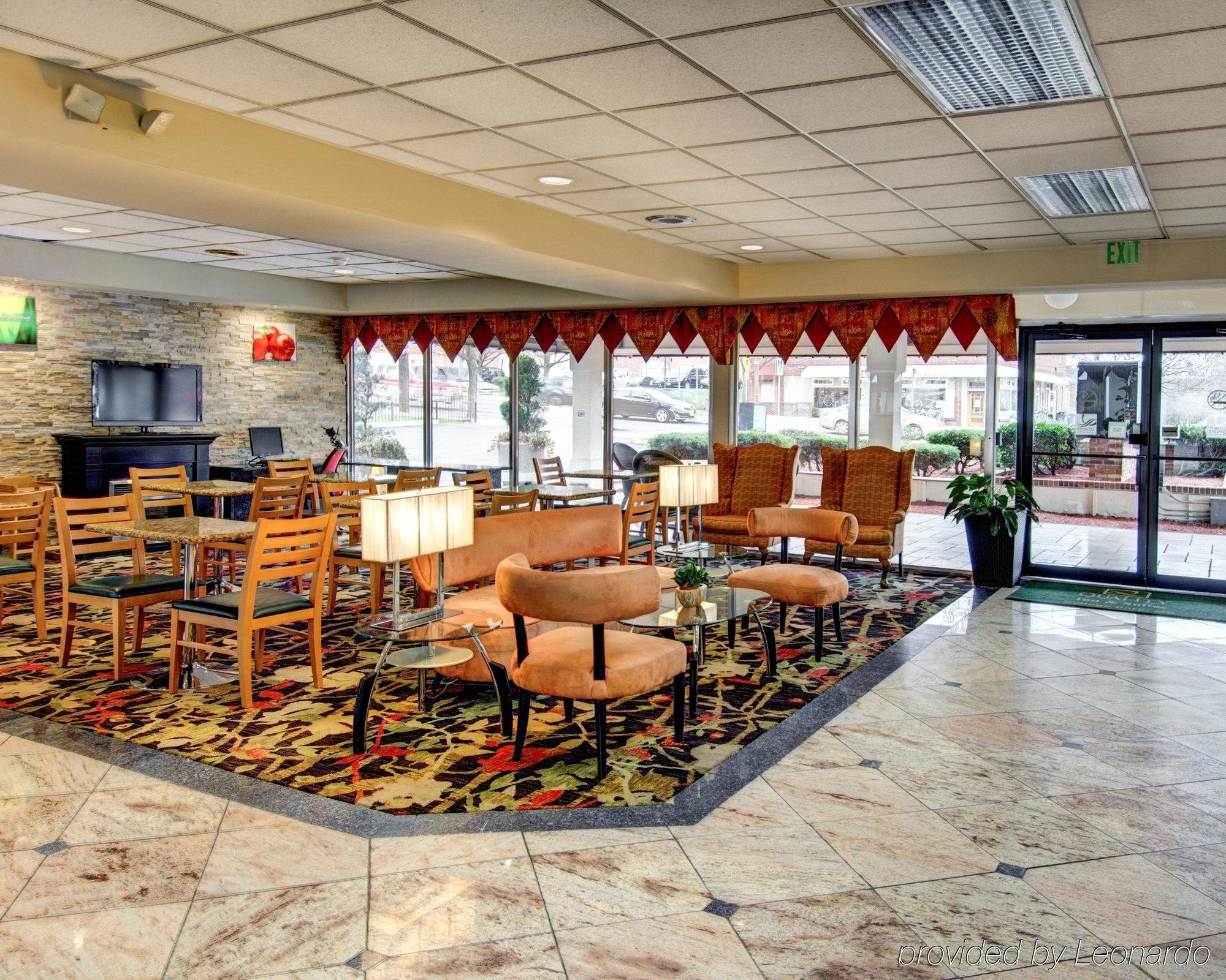 Quality Inn & Suites College Park Exterior photo