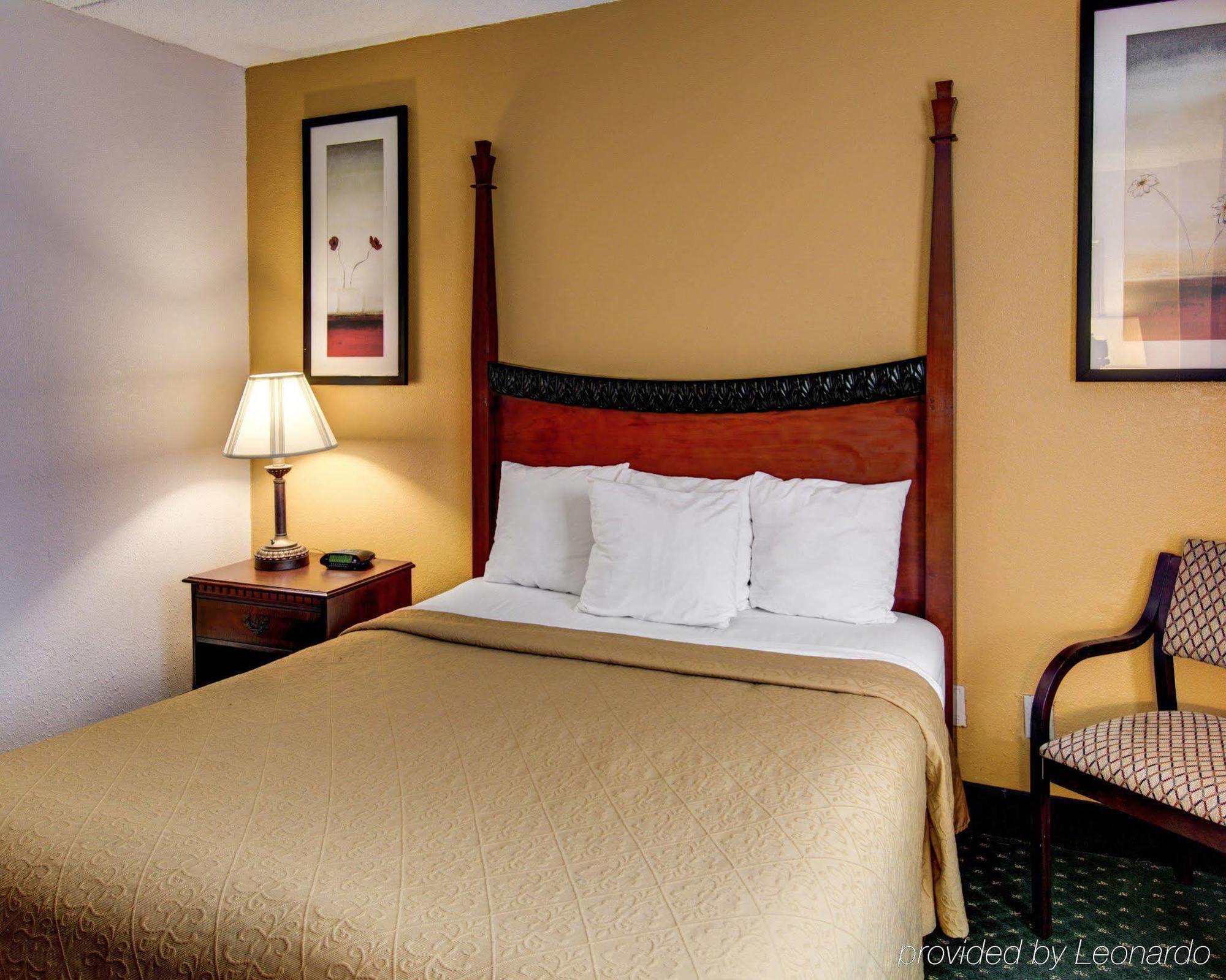 Quality Inn & Suites College Park Exterior photo